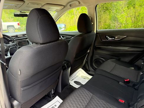 Used 2018 Nissan Rogue SV AWD/4WD image 18