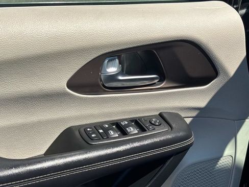 Used 2023 Chrysler Voyager LX FWD image 27
