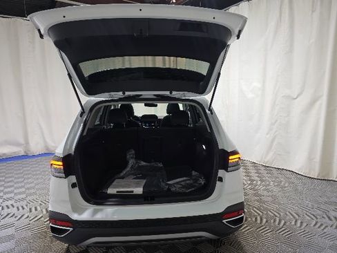 New 2026 Volkswagen Taos SEL AWD/4WD image 33
