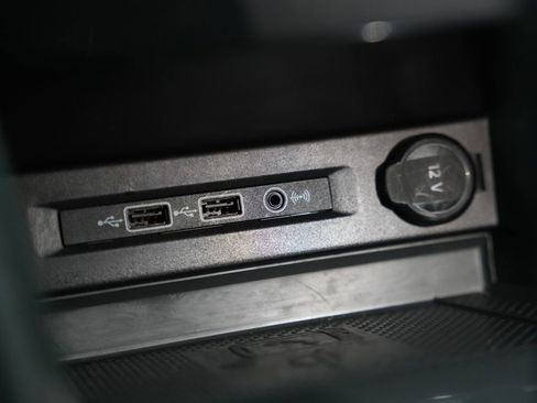 Used 2020 Volkswagen Tiguan SE image 29