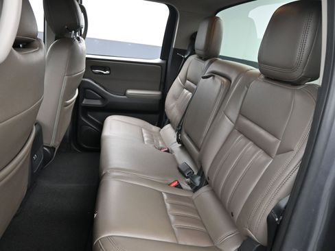 Certified 2022 Nissan Frontier SV image 12