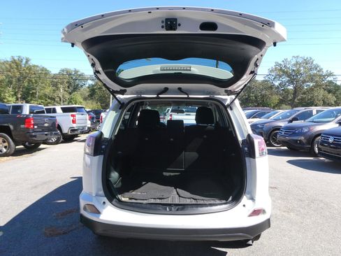 Used 2016 Toyota RAV4 LE image 7
