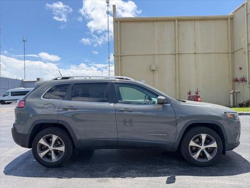 Used 2019 Jeep Cherokee Limited AWD/4WD image 9