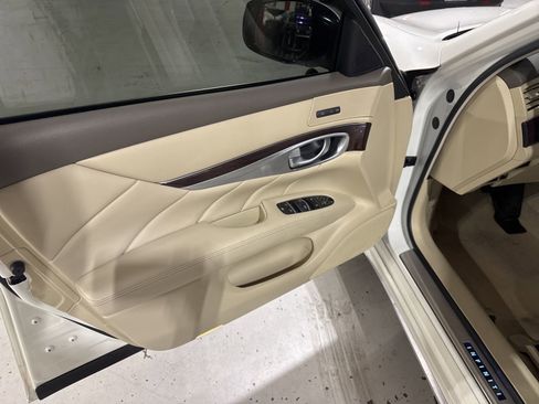 Used 2018 INFINITI Q70 L 3.7 image 12