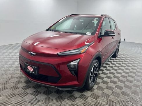 Used 2023 Chevrolet Bolt EUV Premier w/ Sun & Sound Package FWD image 2