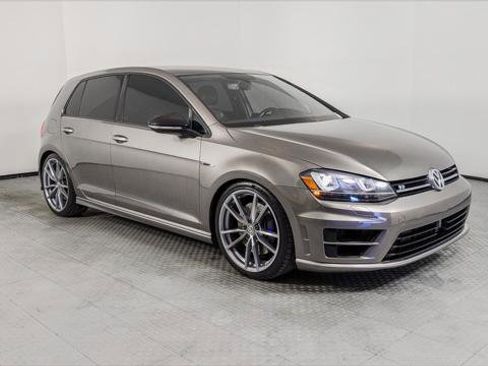 Used 2017 Volkswagen Golf R 4-Door image 11