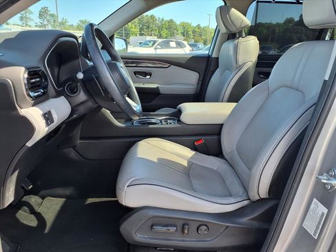 Used 2024 Honda Pilot Elite image 3