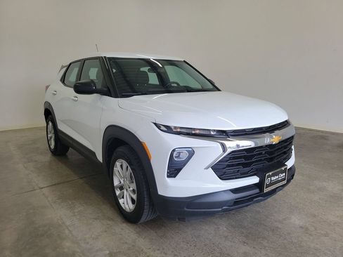 Used 2024 Chevrolet TrailBlazer LS w/ LS Confidence Package FWD image 4