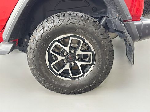 Used 2024 Jeep Wrangler Unlimited Rubicon w/ Safety Group AWD/4WD image 32