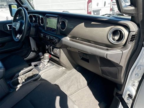 Used 2023 Jeep Gladiator Overland image 34