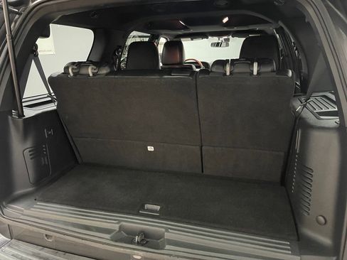 Used 2016 Lincoln Navigator Select RWD image 36
