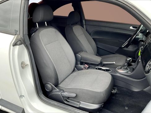 Used 2018 Volkswagen Beetle S image 7