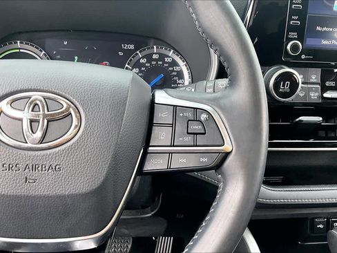 Used 2021 Toyota Highlander XLE image 24