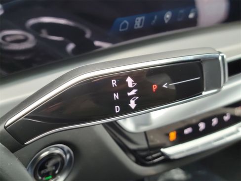 New 2025 Cadillac Lyriq Luxury image 25