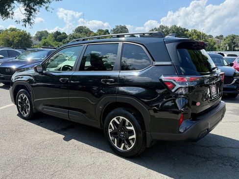 Certified 2025 Subaru Forester Premium AWD/4WD image 8