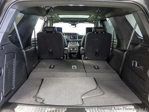 Used 2024 GMC Yukon Denali w/ Advanced Technology Package AWD/4WD image 25