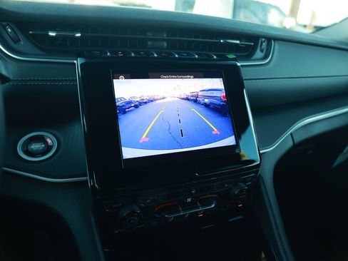 New 2025 Jeep Grand Cherokee Altitude image 19