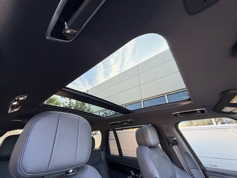 Used 2023 Land Rover Range Rover Long Wheelbase SE image 23