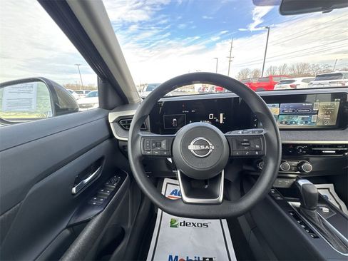 Used 2025 Nissan Kicks SV image 14