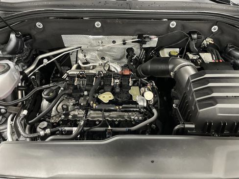 Used 2024 Volkswagen Atlas Cross Sport SE w/ Panoramic Sunroof Package image 36