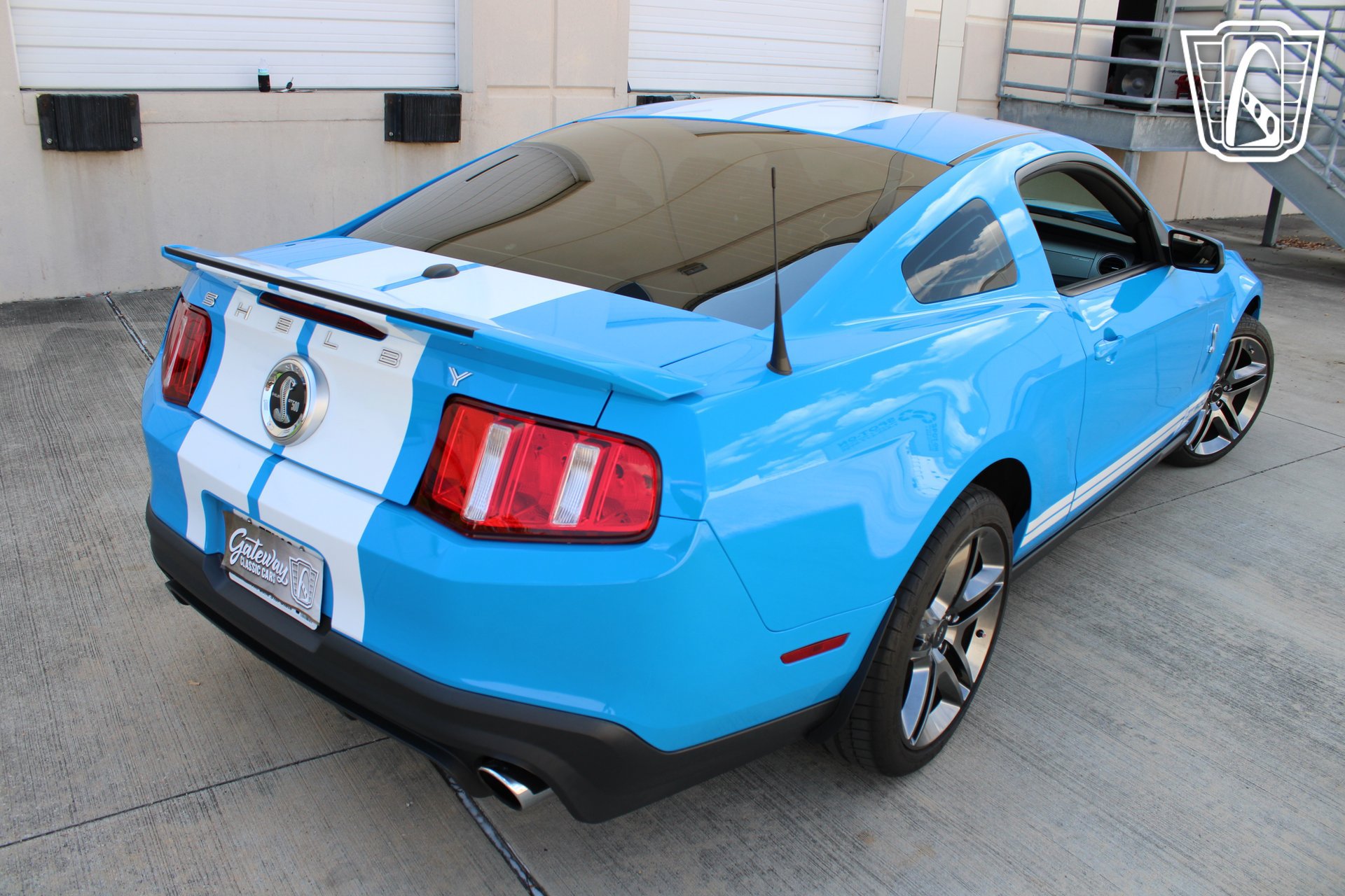 Used 2010 Ford Mustang Shelby GT500 RWD image 16