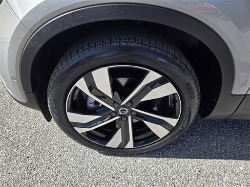 Certified 2024 Volvo XC40 B5 Plus w/ Protection Package Premier image 9