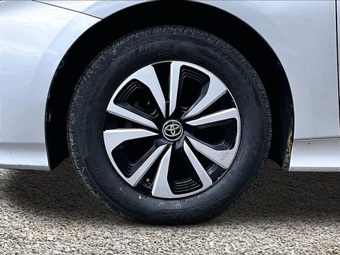 Used 2017 Toyota Prius Prime Plus w/ Carpet Mat Package image 6