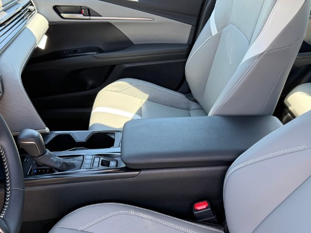 Used 2026 Toyota Camry SE FWD image 11