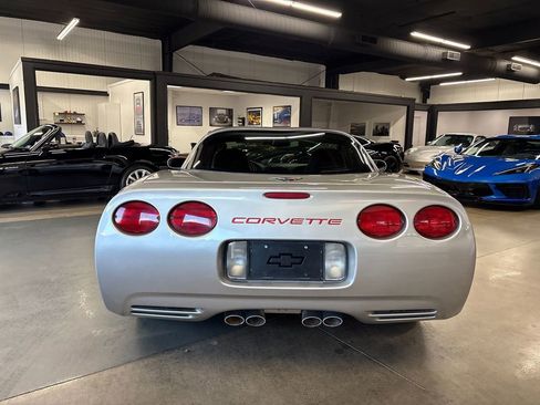 Used 2004 Chevrolet Corvette Coupe w/ Preferred Equipment Group image 9
