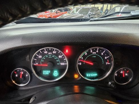 Used 2017 Jeep Wrangler Unlimited Sahara w/ Connectivity Group image 30