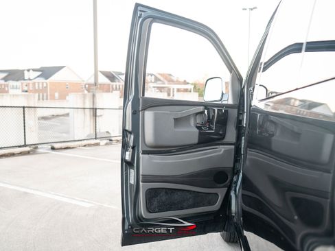 Used 2017 Chevrolet Express 2500 image 40