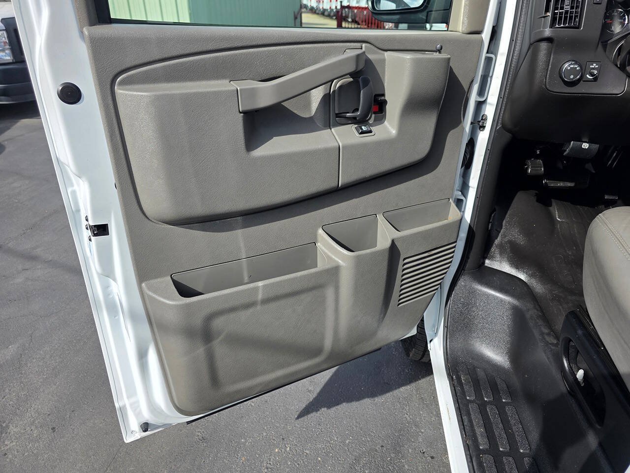 Used 2024 Chevrolet Express 3500 LS RWD image 23