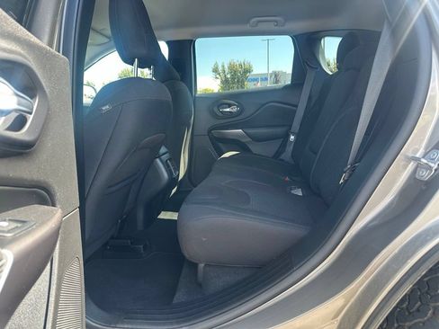 Used 2020 Jeep Cherokee Latitude AWD/4WD image 19