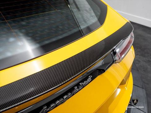 Used 2024 Lamborghini Urus Performante AWD/4WD image 17