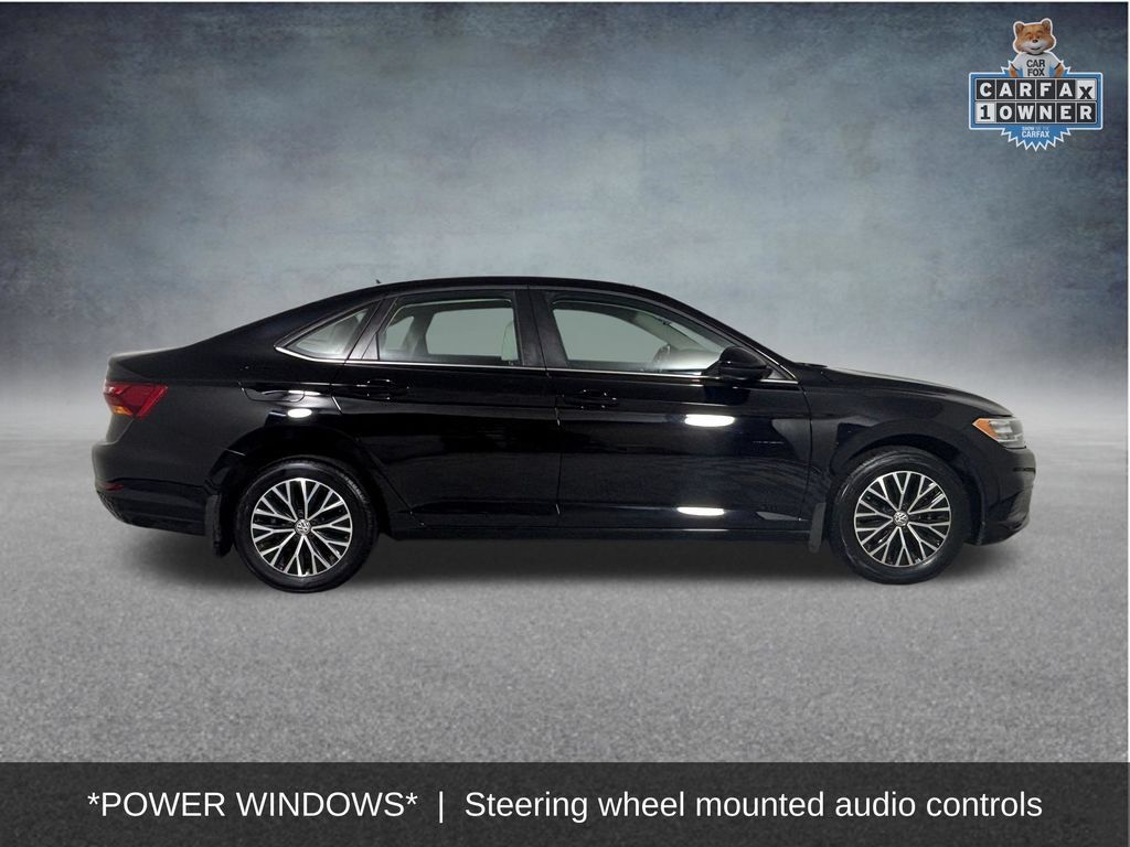 Used 2019 Volkswagen Jetta SE w/ Cold Weather Package FWD image 11