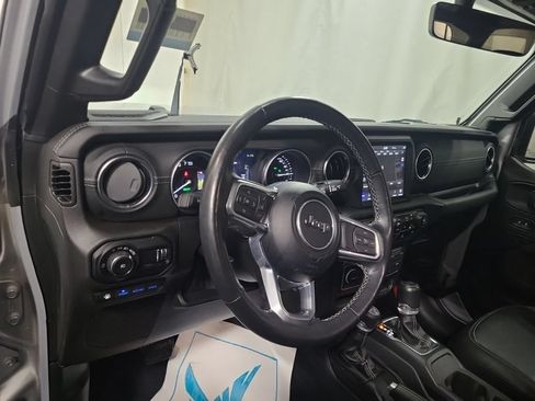 Used 2023 Jeep Wrangler Unlimited Sahara w/ Cold Weather Group AWD/4WD image 5