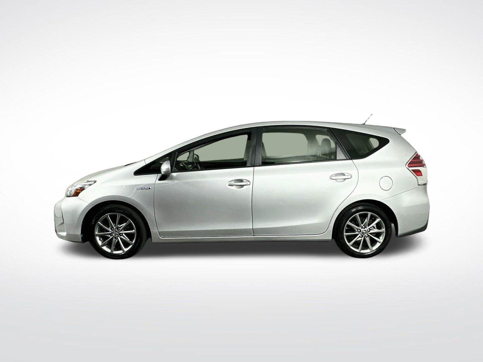 Used 2015 Toyota Prius V Five FWD image 5