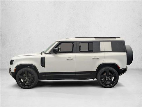 Used 2025 Land Rover Defender 110 X-Dynamic SE AWD/4WD image 5
