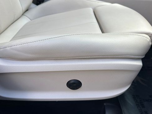 Used 2020 Mercedes-Benz GLB 250 image 23