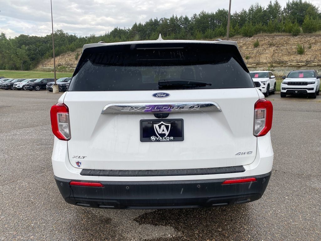 Used 2023 Ford Explorer XLT AWD/4WD image 7
