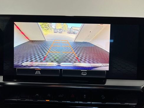 Used 2023 GMC Sierra 1500 SLE w/ X31 Off-Road Package image 23