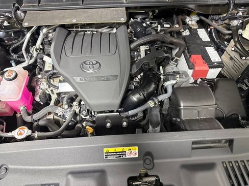 Used 2023 Toyota Highlander LE AWD/4WD image 40