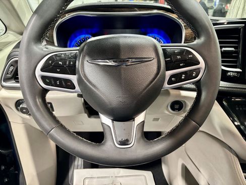 Used 2022 Chrysler Pacifica Limited image 29