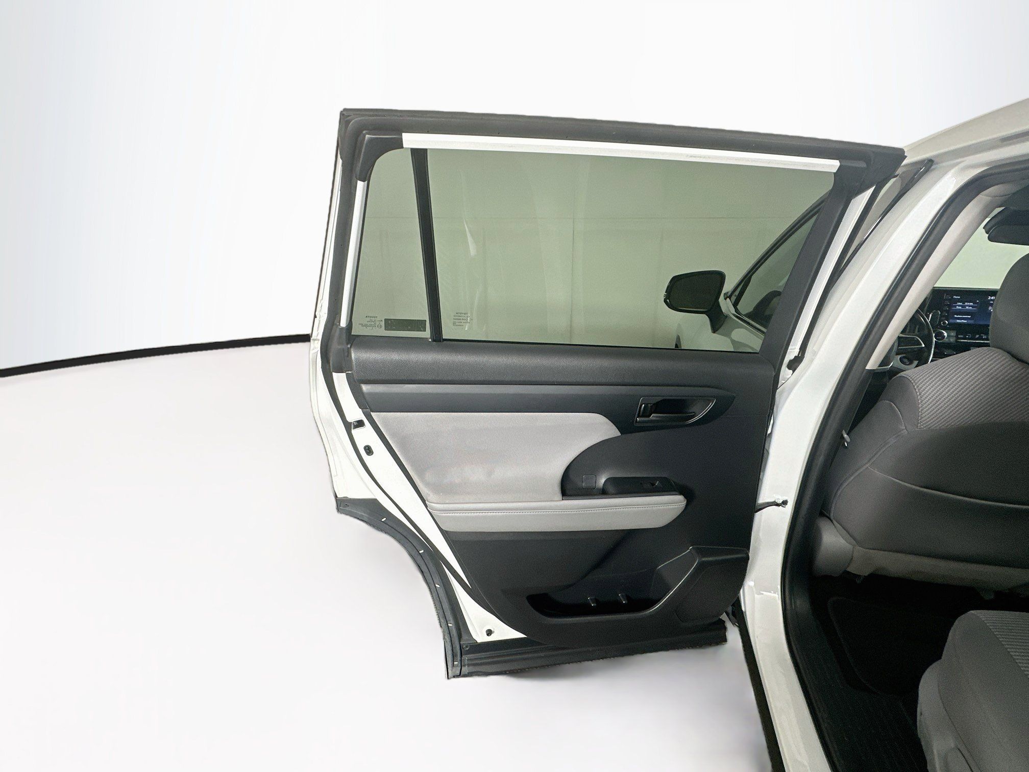 Used 2022 Toyota Highlander LE FWD image 25