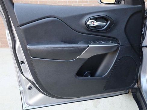 Used 2021 Jeep Cherokee Latitude Lux FWD image 15