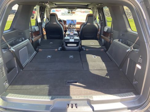 Used 2024 Lincoln Navigator Reserve AWD/4WD image 10
