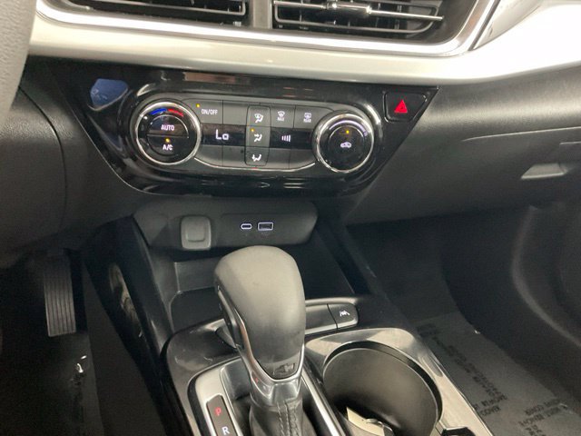 Used 2025 Chevrolet Trax LT FWD image 20