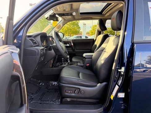 Certified 2022 Toyota 4Runner TRD Off-Road Premium w/ Moonroof Package AWD/4WD image 24