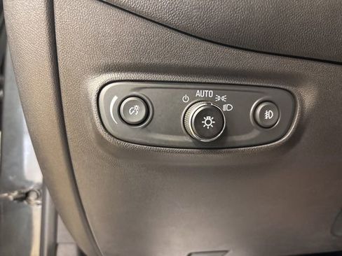 Used 2020 Chevrolet Equinox LT FWD image 32