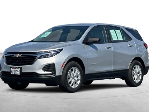 Used 2022 Chevrolet Equinox LS FWD image 2